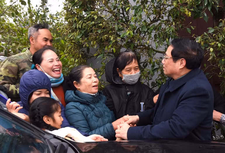 Thủ tướng Phạm Minh Chính thăm hỏi nhân dân vùng Dự án Đường dây 500kV Nam Định 1-Thanh Hóa. Thủ tướng Phạm Minh Chính thăm hỏi nhân dân vùng Dự án Đường dây 500kV Nam Định 1-Thanh Hóa.