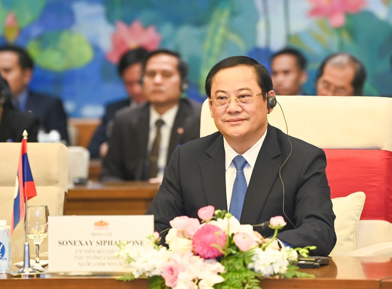 Thủ tướng Lào Sonexay Siphandone phát biểu tại buổi hội kiến. (Ảnh: DUY LINH)