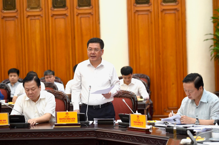 Bộ trưởng Công thương Nguyễn Hồng Diên phát biểu.