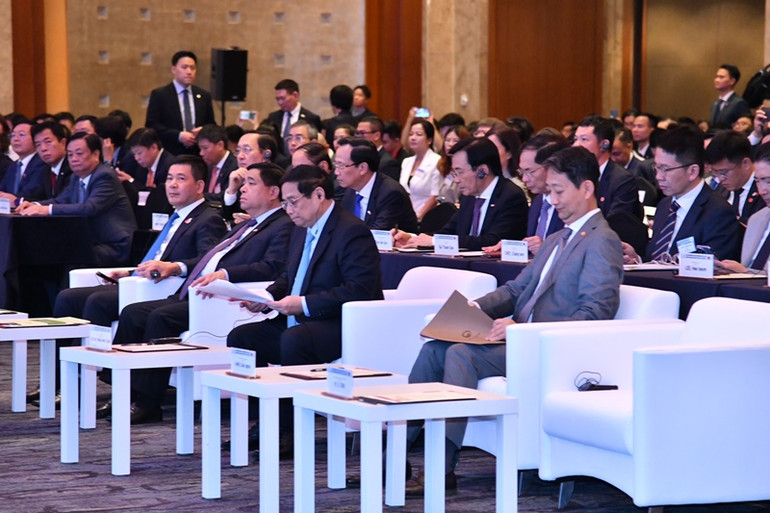 Quang cảnh Diễn đàn.