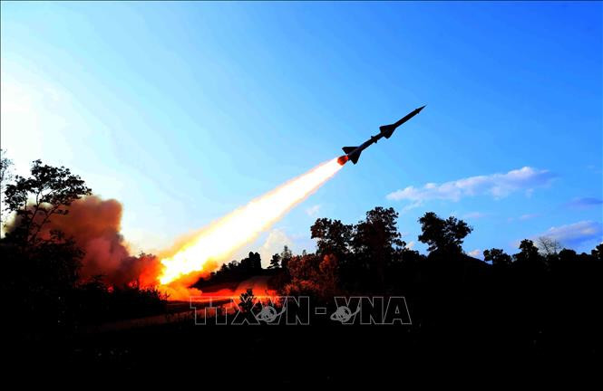 Tên lửa S-75M3 của Sư đoàn Phòng không 363 rời bệ phóng.