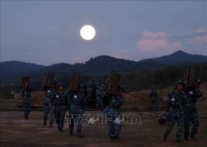 Cán bộ, chiến sĩ của lực lượng phòng không nỗ lực để hoàn thành tốt trong mọi thời gian, không gian.