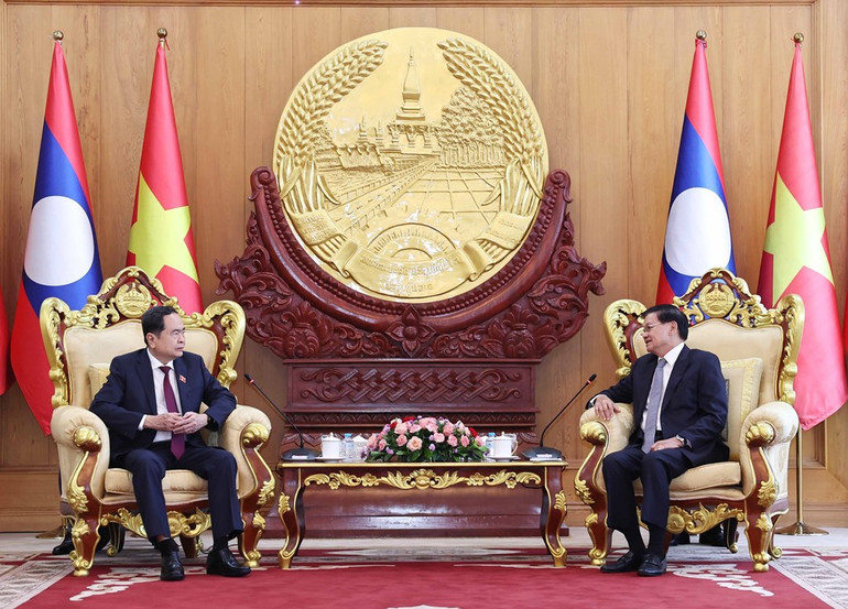 Chủ tịch Quốc hội Trần Thanh Mẫn hội kiến Tổng Bí thư, Chủ tịch nước Lào Thongloun Sisoulith. (Ảnh: Thống Nhất/TTXVN)