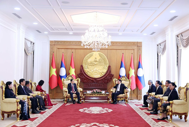 Chủ tịch Quốc hội Trần Thanh Mẫn hội kiến Tổng Bí thư, Chủ tịch nước Lào Thongloun Sisoulith. (Ảnh: Thống Nhất/TTXVN)