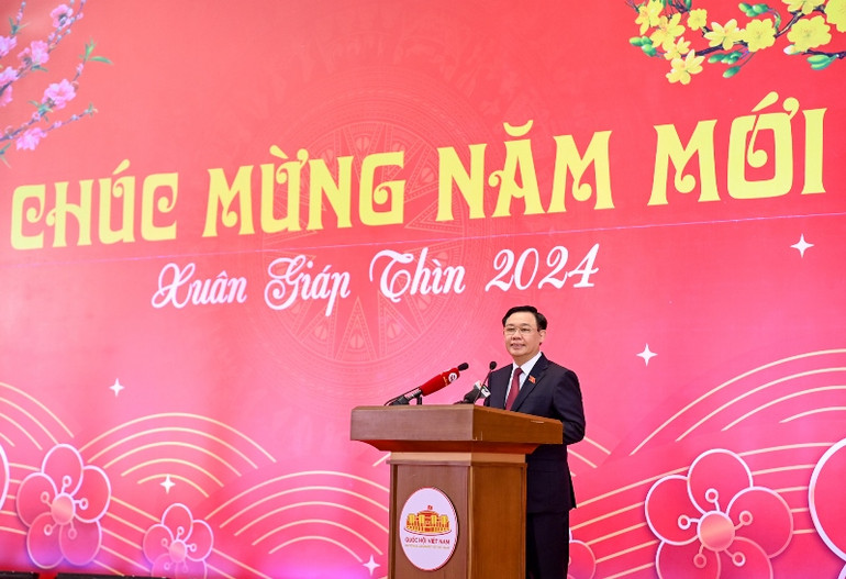 Chủ tịch Quốc hội Vương Đình Huệ phát biểu tại buổi gặp mặt. (Ảnh: DUY LINH)