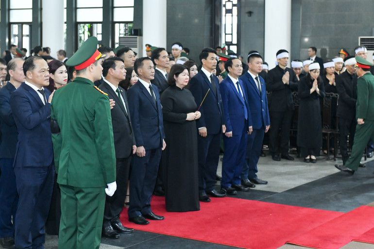 Đoàn Liên minh Hợp tác xã viếng Tổng Bí thư Nguyễn Phú Trọng.