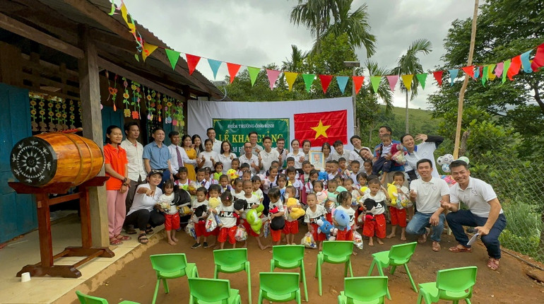 Đến nay hành trình đến với những điểm trường vùng cao của Nguyễn Bình Nam đã vận động, xây dựng được 18 điểm trường. Đến nay hành trình đến với những điểm trường vùng cao của Nguyễn Bình Nam đã vận động, xây dựng được 18 điểm trường.