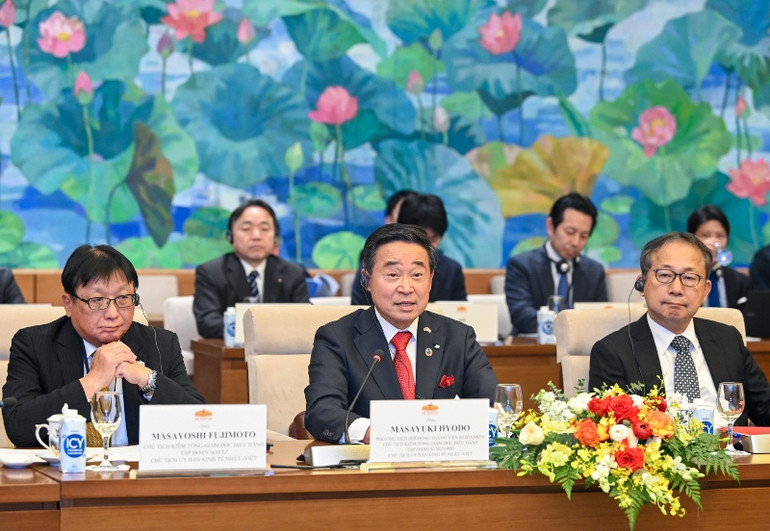 Ngài Masayuki Hyodo, Phó Chủ tịch Hội đồng thành viên Keidanren, Chủ tịch kiêm Tổng Giám đốc điều hành Tập đoàn Sumitomo, Chủ tịch Ủy ban Kinh tế Nhật-Việt phát biểu tại buổi tiếp. (Ảnh: DUY LINH)