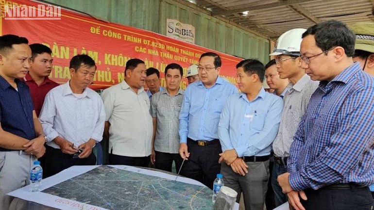 Lãnh đạo tỉnh Long An kiểm tra tiến độ thi công trục động lực Đức Hòa kết nối các đường tỉnh 822, 823, 823B và 825 với Thành phố Hồ Chí Minh.