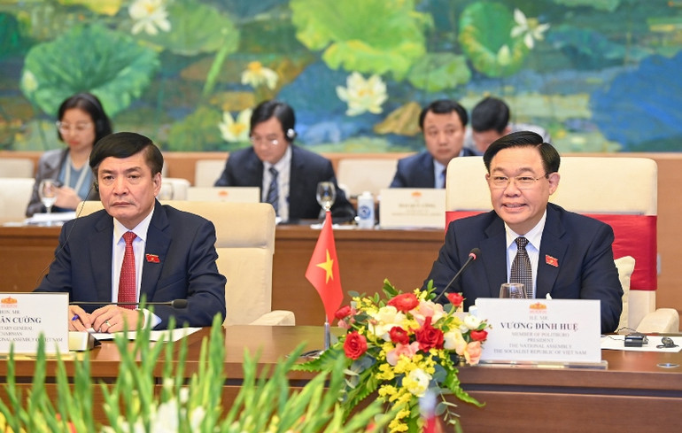 Chủ tịch Quốc hội Vương Đình Huệ phát biểu tại buổi hội kiến. (Ảnh: DUY LINH)