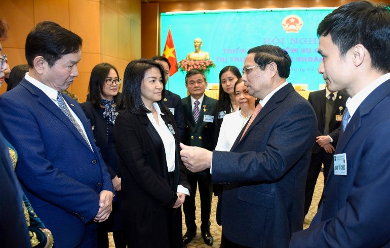 Thủ tướng Phạm Minh Chính với các đại biểu tham dự hội nghị.