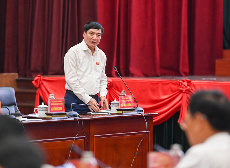 Tổng Thư ký, Chủ nhiệm Văn phòng Quốc hội Bùi Văn Cường phát biểu tại buổi làm việc.