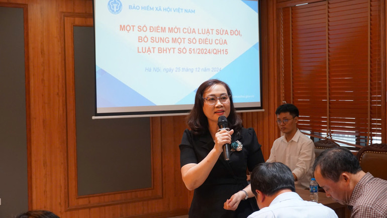 Bác sĩ Đỗ Thị Thu Hà - Trưởng phòng Giám định 1, BHXH Thành phố Hồ Chí Minh phổ biến những điểm mới của Luật BHYT năm 2024.