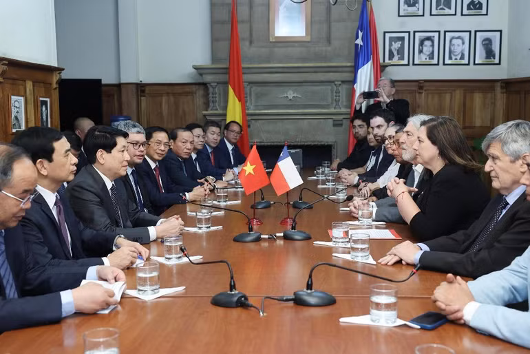 Chủ tịch nước Lương Cường gặp Chủ tịch Đảng Xã hội Chile Paulina Vodanovic. Ảnh: Lâm Khánh – TTXVN