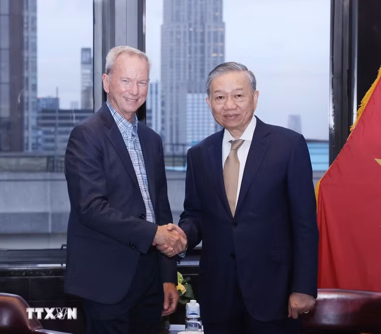 Tổng Bí thư, Chủ tịch nước Tô Lâm tiếp ông Eric Schmidt, nguyên Chủ tịch, Tổng Giám đốc Tập đoàn Google. (Ảnh: Lâm Khánh/TTXVN) Tổng Bí thư, Chủ tịch nước Tô Lâm tiếp ông Eric Schmidt, nguyên Chủ tịch, Tổng Giám đốc Tập đoàn Google. (Ảnh: Lâm Khánh/TTXVN)