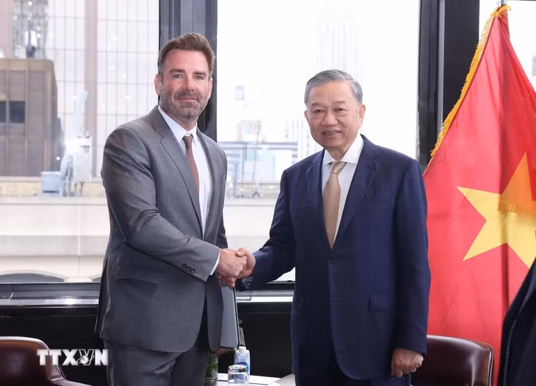 Tổng Bí thư, Chủ tịch nước Tô Lâm tiếp lãnh đạo Tập đoàn Apple. (Ảnh: Lâm Khánh/TTXVN) Tổng Bí thư, Chủ tịch nước Tô Lâm tiếp lãnh đạo Tập đoàn Apple. (Ảnh: Lâm Khánh/TTXVN)