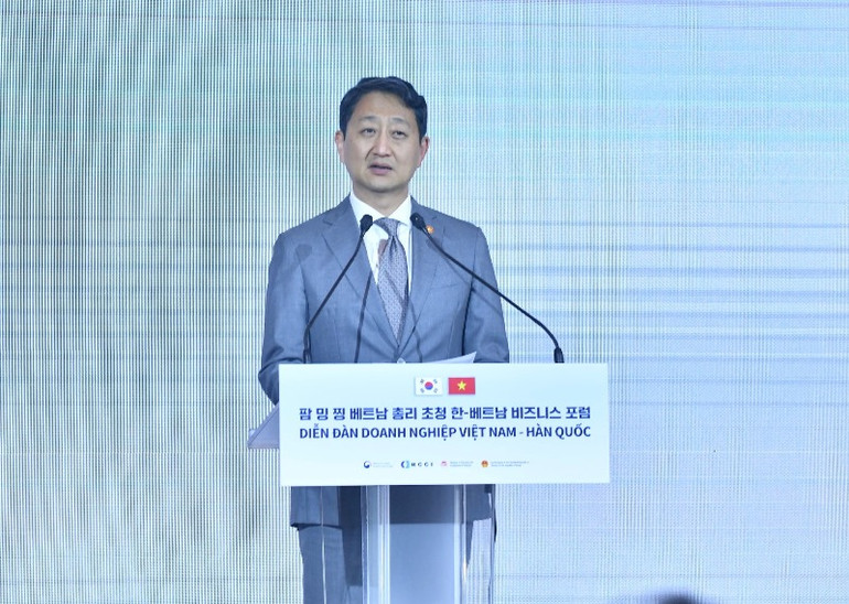 Bộ trưởng Thương mại, Công nghiệp và Năng lượng Hàn Quốc Ahn Dukgeun Phát biểu ý kiến tại diễn đàn.