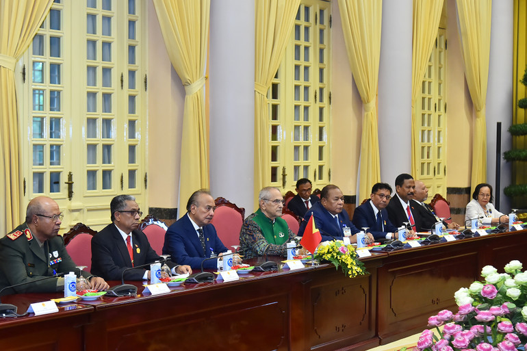 Tổng thống nước Cộng hòa Dân chủ Timor Leste José Ramos-Horta cùng các đại biểu cấp cao tháp tùng tại buổi hội đàm.