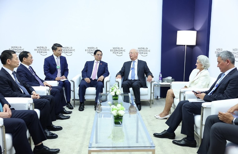 Thủ tướng Phạm Minh Chính tiếp Nhà sáng lập kiêm Chủ tịch điều hành WEF Klaus Schawab.
