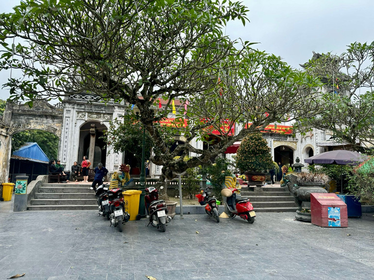 Ngay sau khi các ngành chức năng tỉnh Nam Định quyết liệt vào cuộc, hoạt động “đóng ấn, thu tiền” và đổi tiền lẻ tại di tích đền Bảo Lộc, xã Mỹ Phúc, huyện Mỹ Lộc đã được kịp thời chấn chỉnh. Ảnh: Trần Khánh