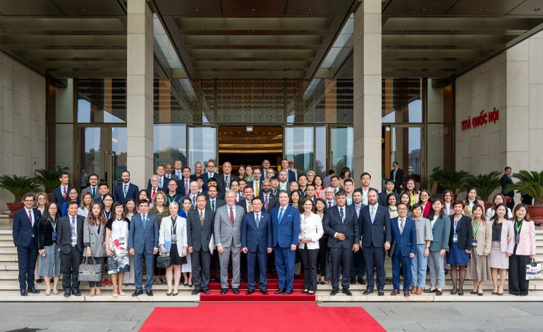 Chủ tịch Quốc hội Vương Đình Huệ với các doanh nghiệp Hội đồng Kinh doanh Hoa Kỳ-ASEAN dự cuộc làm việc. (Ảnh: DUY LINH)