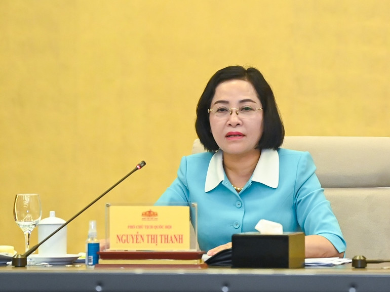 Phó Chủ tịch Quốc hội Nguyễn Thị Thanh điều hành nội dung thảo luận tại buổi làm việc. Phó Chủ tịch Quốc hội Nguyễn Thị Thanh điều hành nội dung thảo luận tại buổi làm việc.