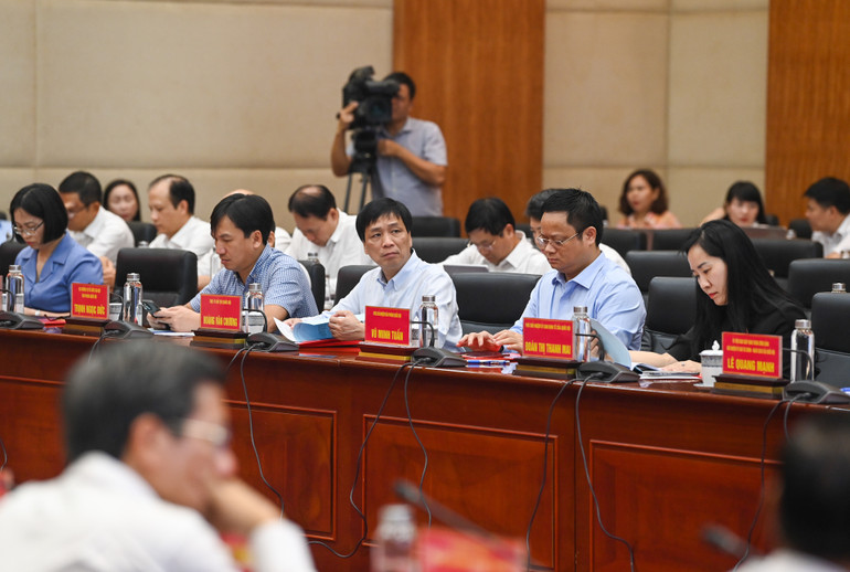 Các đại biểu dự buổi làm việc.