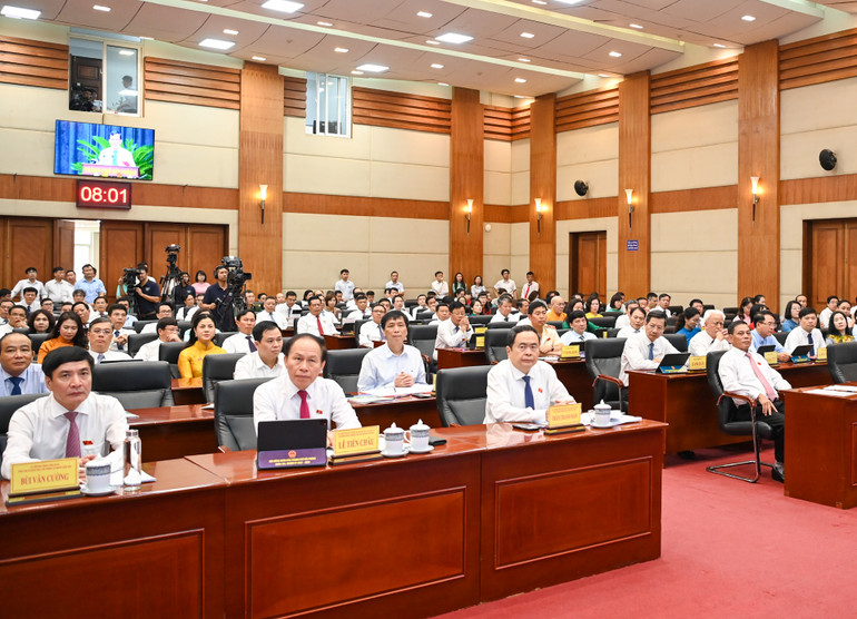 Chủ tịch Quốc hội Trần Thanh Mẫn; Bí thư Thành ủy Hải Phòng Lê Tiến Châu; Tổng Thư ký, Chủ nhiệm Văn phòng Quốc hội Bùi Văn Cường và các đại biểu dự khai mạc kỳ họp.