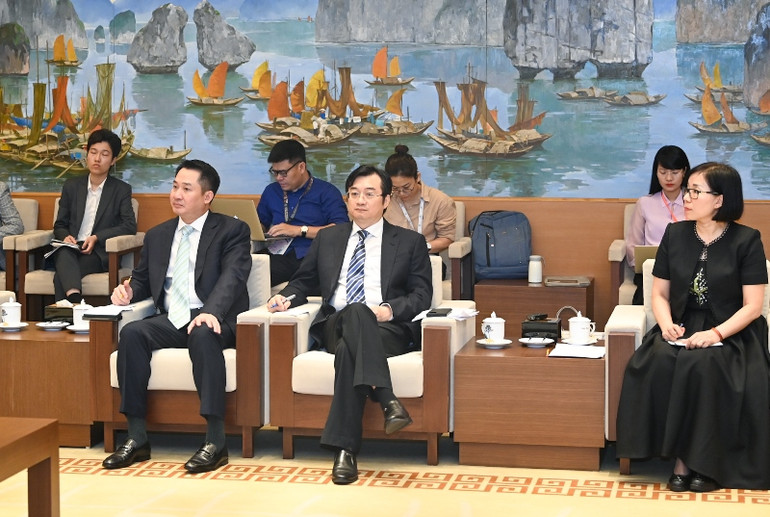 Các đại biểu Việt Nam dự cuộc tiếp. (Ảnh Duy Linh)