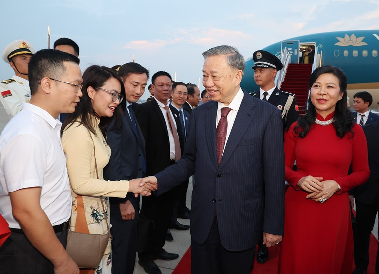 Lễ đón Tổng Bí thư, Chủ tịch nước Tô Lâm và Phu nhân tại Sân bay quốc tế Bắc Kinh. (Ảnh: Trí Dũng – TTXVN)