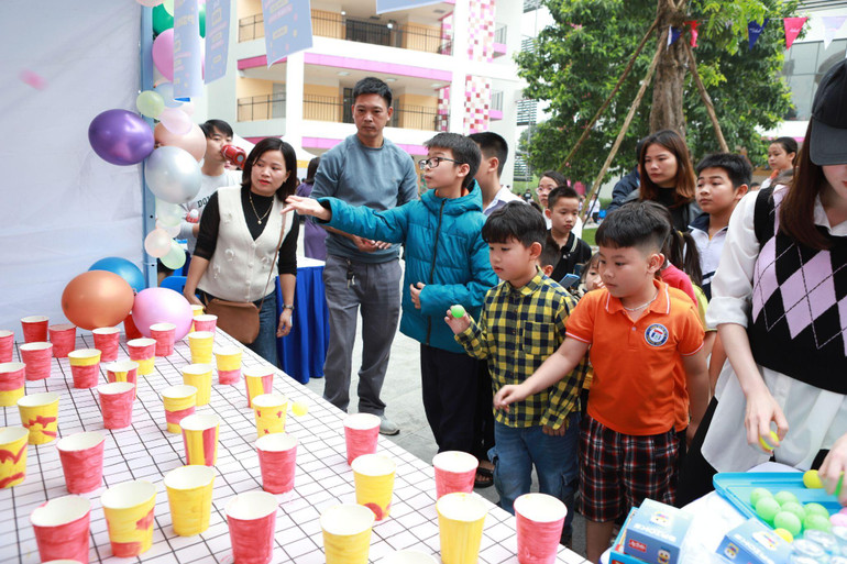 Khu vực cảm xúc (Emotional) với các trò chơi thu hút nhiều em nhỏ tham gia.