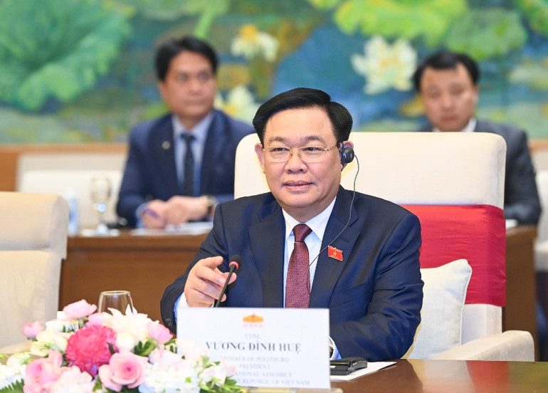 Chủ tịch Quốc hội Vương Đình Huệ phát biểu tại buổi hội kiến. (Ảnh: DUY LINH)