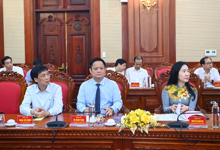 Các đại biểu dự buổi làm việc. (Ảnh DUY LINH)