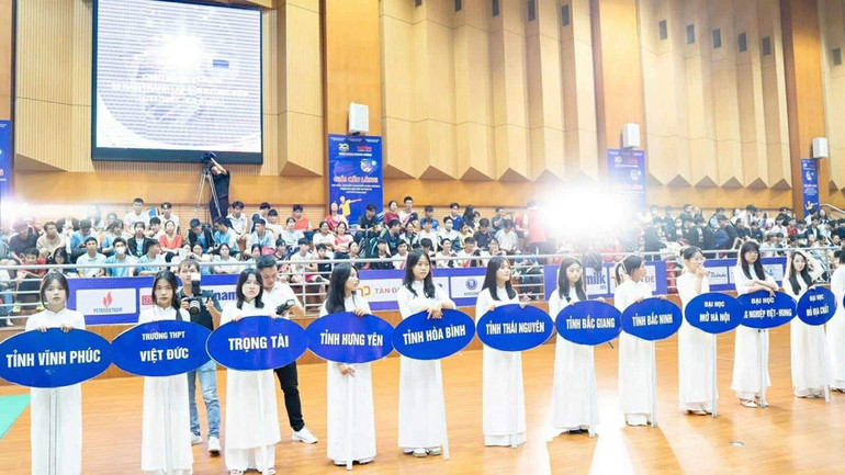 Các cổ động viên đến cổ vũ nhiệt tình các đội tham dự tại mùa giải 2023.