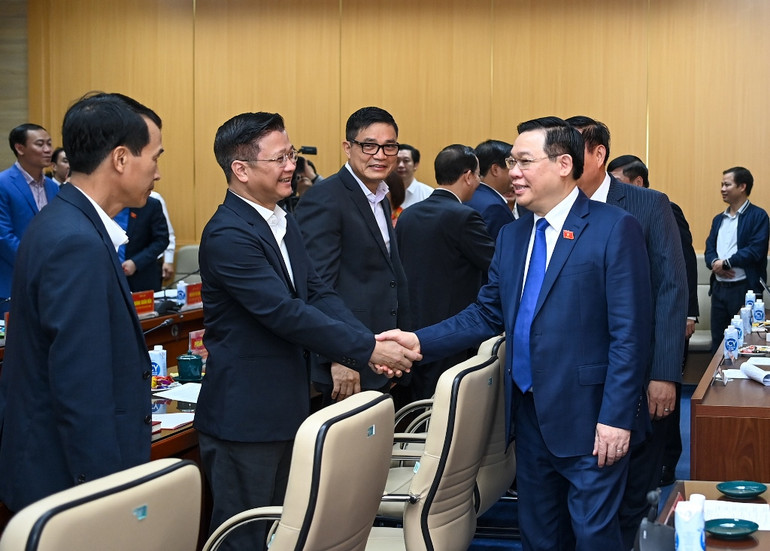 Chủ tịch Quốc hội Vương Đình Huệ với các đồng chí lãnh đạo chủ chốt Bộ Y tế.