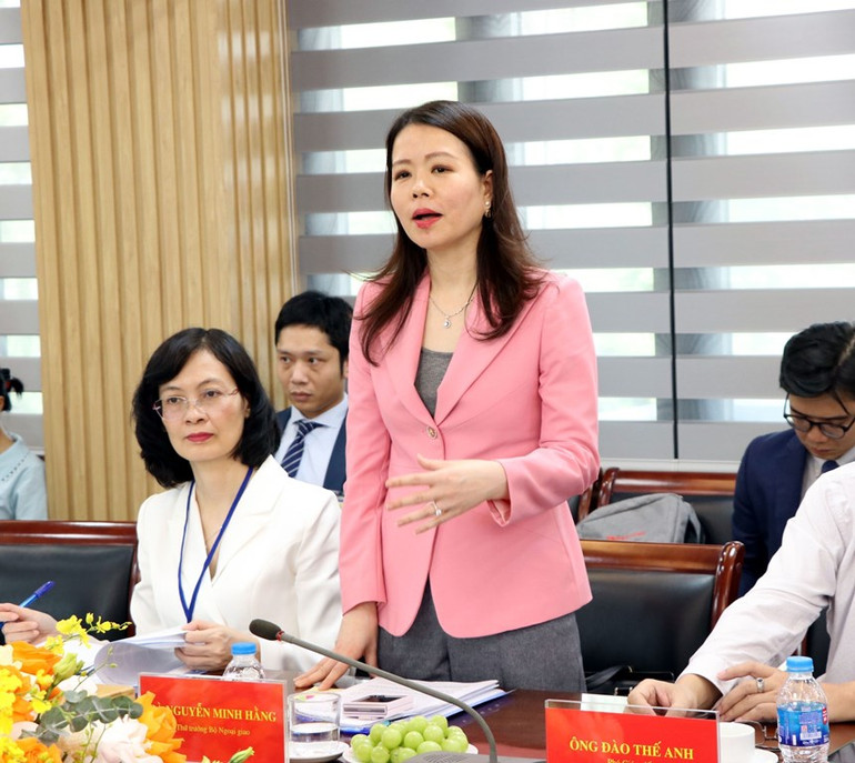 Thứ trưởng Bộ Ngoại giao Nguyễn Minh Hằng phát biểu tại buổi làm việc. Ảnh: Mạnh Tú - TTXVN