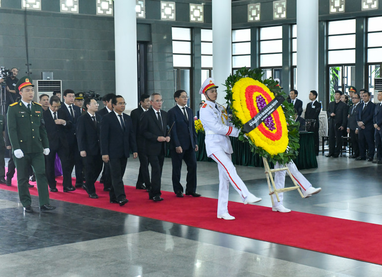 Đoàn Bí thư các tỉnh Đồng bằng sông Cửu Long và Bà Rịa-Vũng Tàu viếng Tổng Bí thư Nguyễn Phú Trọng.