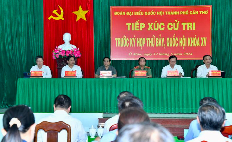 Quang cảnh hội nghị tiếp xúc cử tri quận Ô Môn, thành phố Cần Thơ.