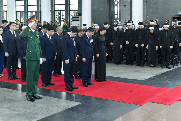 Đoàn Hội Nông dân viếng Tổng Bí thư Nguyễn Phú Trọng.