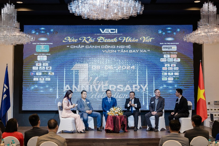 Ông Võ Thanh Nhiên - Giám đốc Phòng Khách hàng hoanh nghiệp SME (Eximbank) chia sẻ về sản phẩm Efast. Ông Võ Thanh Nhiên - Giám đốc Phòng Khách hàng hoanh nghiệp SME (Eximbank) chia sẻ về sản phẩm Efast.