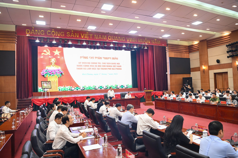 Quang cảnh buổi làm việc với Ban Chấp hành Đảng bộ thành phố Hải Phòng.