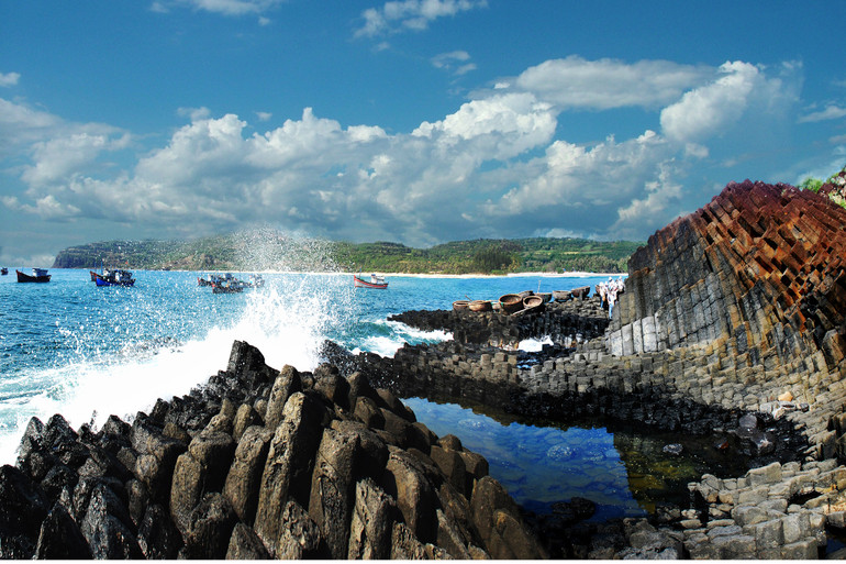 Di tích thắng cảnh quốc gia đặc biệt Gành Đá Đĩa (xã An Ninh Đông, huyện Tuy An, tỉnh Phú Yên). (Ảnh: Dương Thanh Xuân)