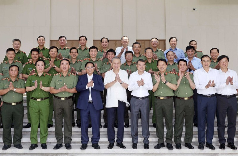 Chủ tịch nước Tô Lâm, Thủ tướng Phạm Minh Chính và các đại biểu. Ảnh: Nhan Sáng-TTXVN