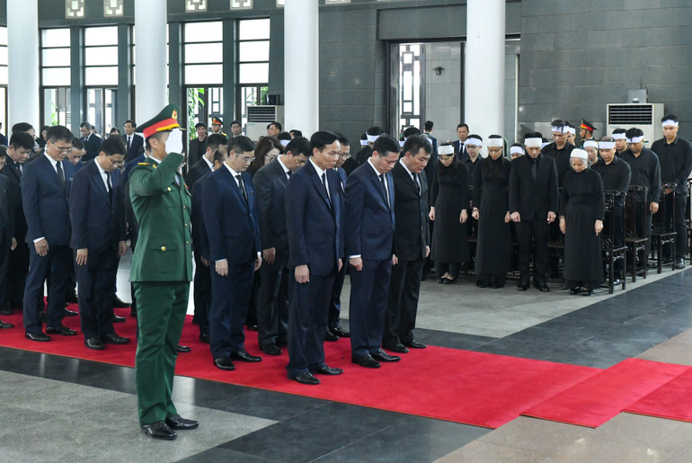 Đoàn Đảng ủy Khối doanh nghiệp Trung ương viếng Tổng Bí thư Nguyễn Phú Trọng.