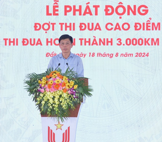 Thứ trưởng Giao thông vận tải Lê Anh Tuấn phát biểu ý kiến tại buổi lễ.