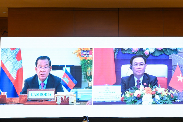 Chủ tịch Thượng viện Campuchia Samdech Techo Hun Sen phát biểu tại cuộc điện đàm với Chủ tịch Quốc hội Vương Đình Huệ.