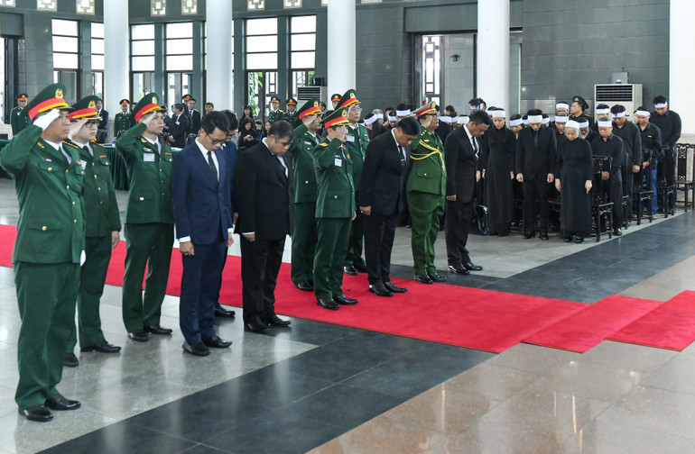 Đoàn Myanmar viếng Tổng Bí thư Nguyễn Phú Trọng.