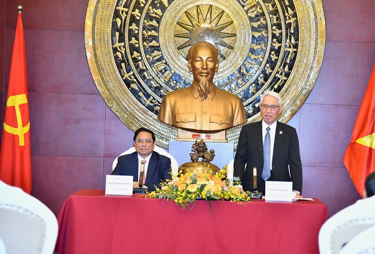 Đại sứ Việt Nam tại Trung Quốc Phạm Sao Mai báo cáo Thủ tướng Chính phủ Phạm Minh Chính. Đại sứ Việt Nam tại Trung Quốc Phạm Sao Mai báo cáo Thủ tướng Chính phủ Phạm Minh Chính.