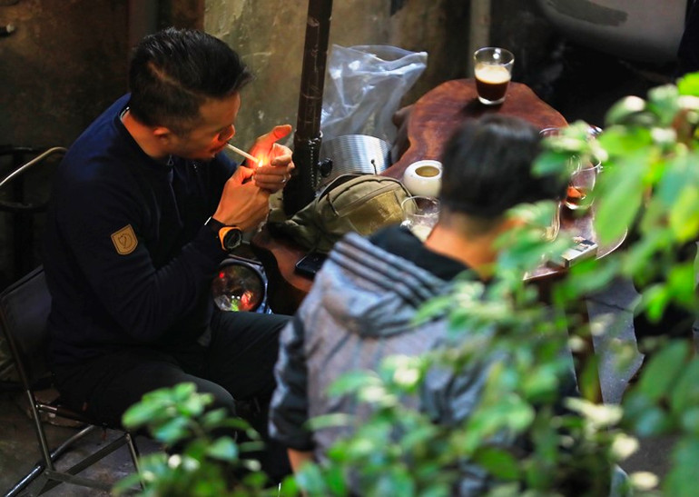 Hiện tỷ lệ hút thuốc lá ở người lớn tại Việt Nam còn khá cao, cho nên cần tiếp tục thực hiện các chính sách để ngăn chặn người mới hút thuốc cũng như giúp người đang hút bỏ thuốc lá.