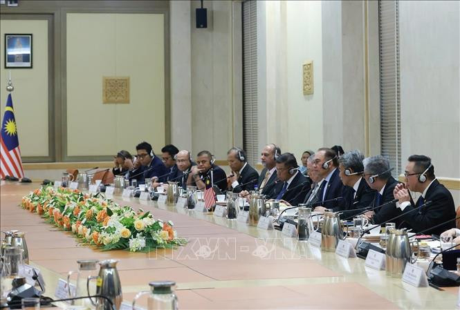 Thủ tướng Anwar Ibrahim và các thành viên đoàn Malaysia tại cuộc hội đàm với Tổng Bí thư Tô Lâm. Ảnh: Thống Nhất/TTXVN